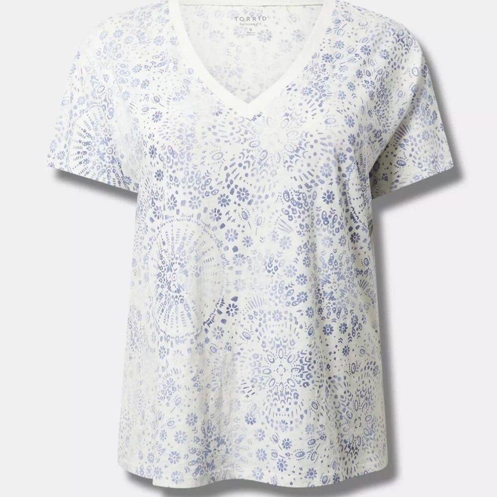 Torrid Heritage Slub Relaxed V-Neck Mandala Tee Blue and White size 00